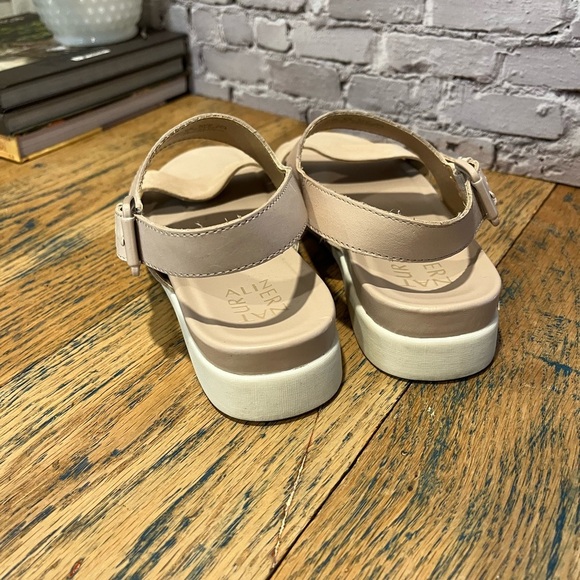 NATURALIZER – 7.5M – Emory Sandals - Picture 6 of 10